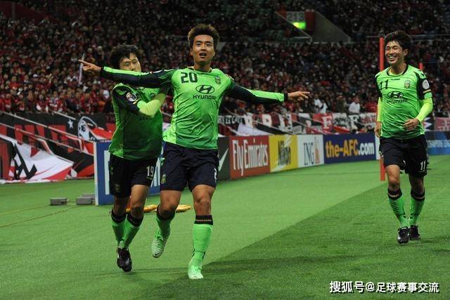 0比3！中国男足在八强战意外完败给马来西亚无缘晋级半决赛，邵佳一和宋凯全程黑脸督战却被辟谣
